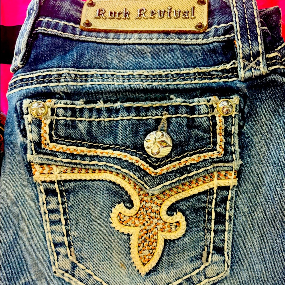 ROCK REVIVAL DISTRESSED CAPRIS